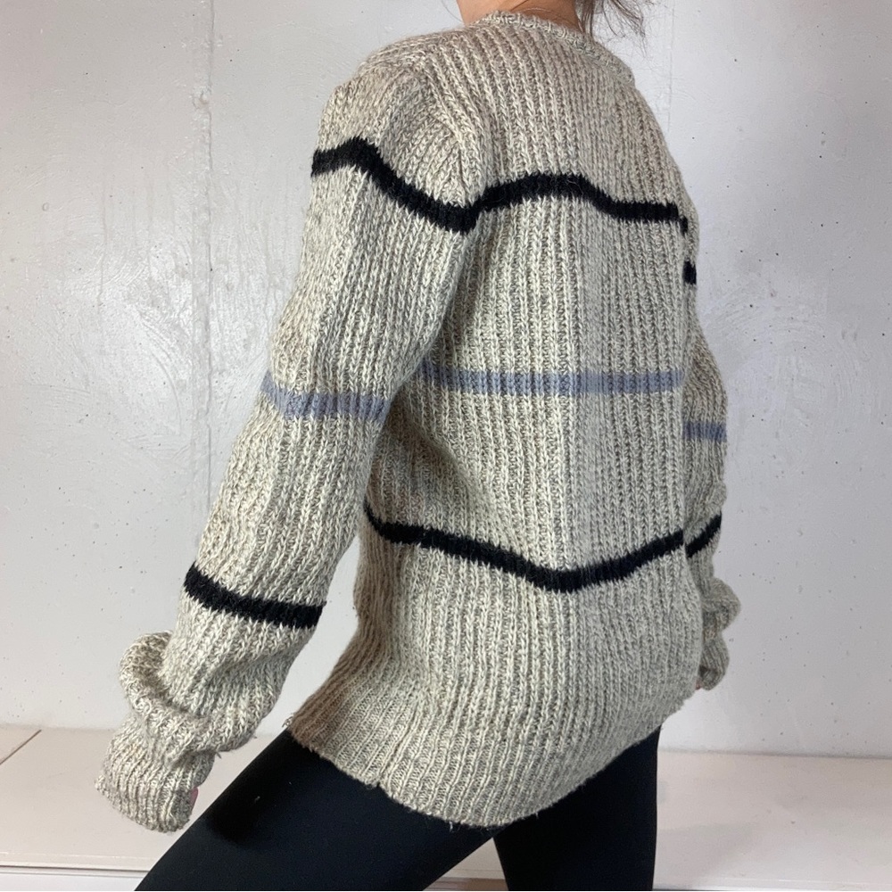 Vintage Gray Striped Levi’s Crewneck Chunky Knit Sweater - Picture 9 of 10